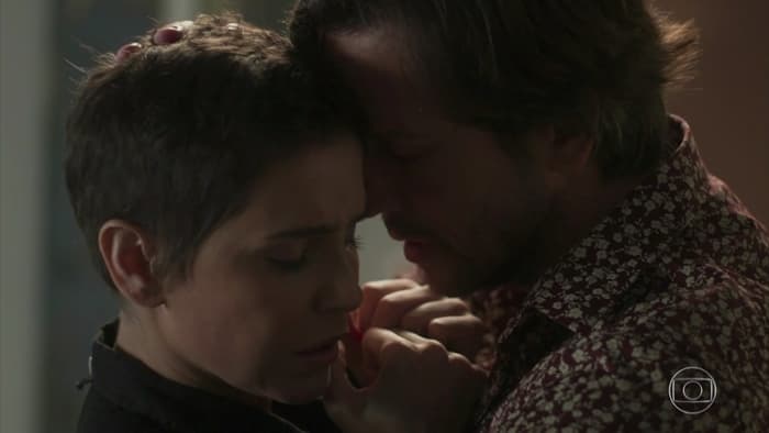 Karola (Deborah Secco) e Remy (Vladimir Brichta) em Segundo Sol (Foto: Reprodução/Globo)