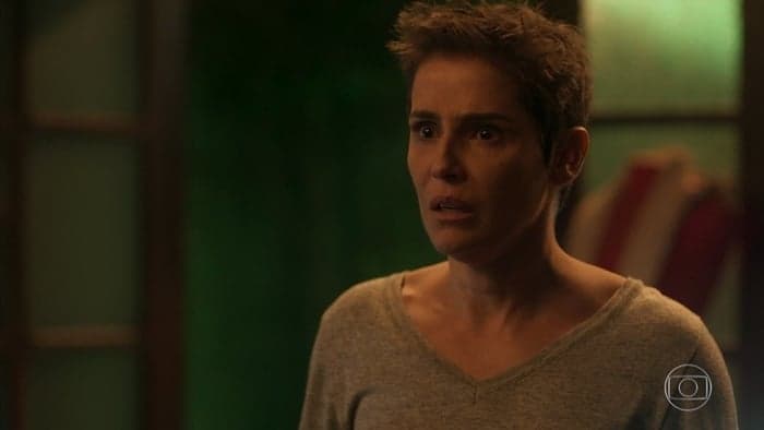 Em entrevista, Deborah Secco diz ser atingida por tragédias no Brasil e justifica
