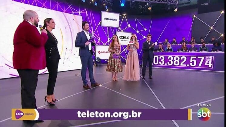 Convidados fazem dança inusitada no Teleton e repercutem