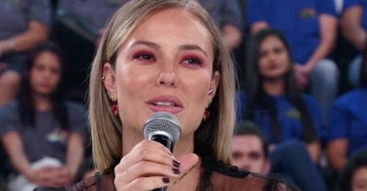 Verdadeiro nome de Paolla Oliveira vem à tona na Globo e atriz faz desabafo