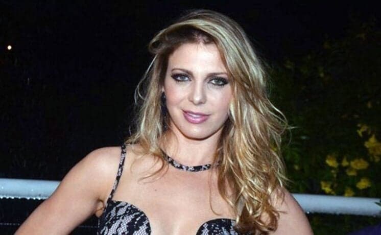 Sheila Mello sai na rua com item curioso e deixa internautas chocados