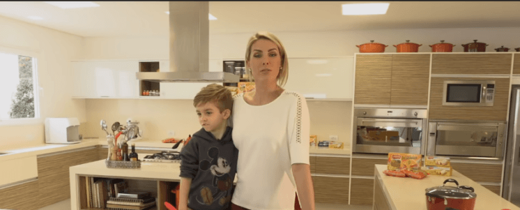 Ana Hickmann pede para ser entrevistada por Tatá Werneck e revela motivo que não a deixará viajar na virada do ano