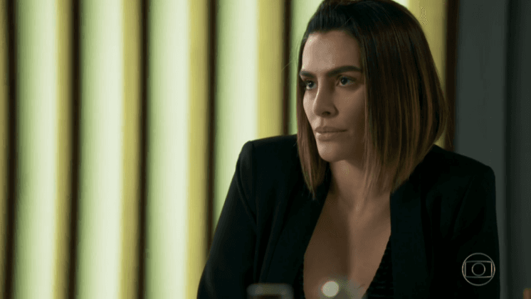 O Tempo Não Para: Betina se oferece para ser madrinha do casamento entre Samuca e Marocas e levanta suspeitas
