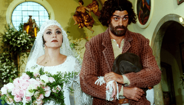 Adriana Esteves (Catarina) e Eduardo Moscovis (Petruchio) em cena de O Cravo e a Rosa (Foto: Nelson Di Rago/Globo