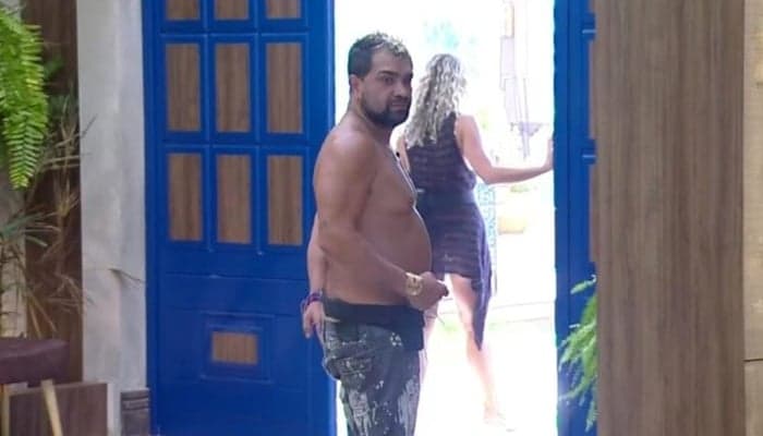 A Fazenda: Record chama Cátia e Evandro e corta transmissão