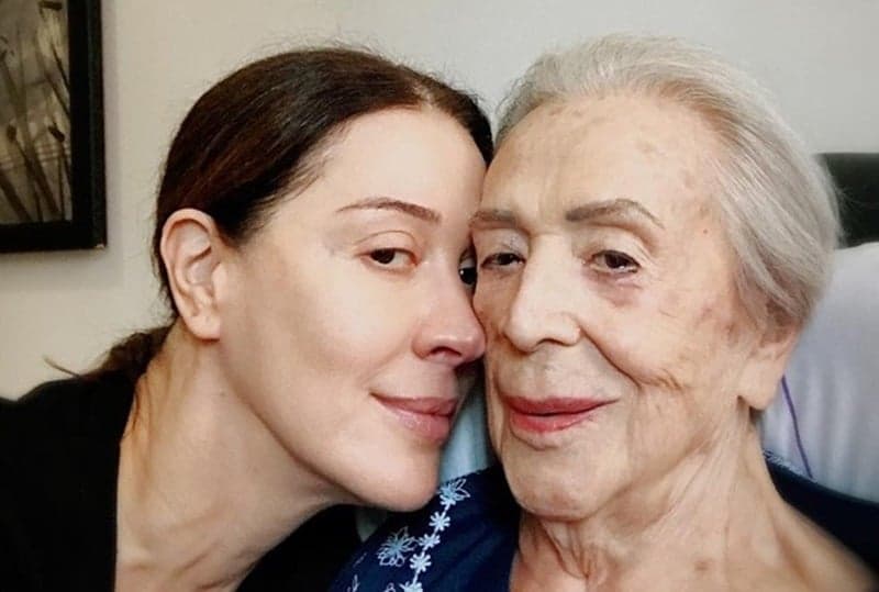 Claudia Raia enfrenta primeiro dia das mães após falecimento, desaba e revela carta secreta e emocionante