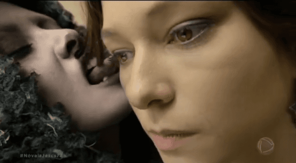Atriz "possuída" por satanás fica com o corpo travado após descarrego em novela bíblica da Record