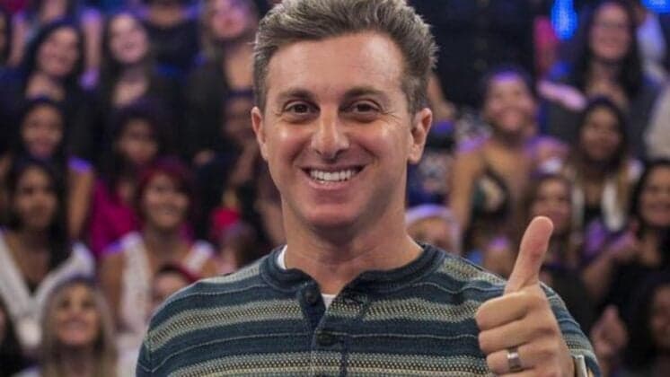 Luciano Huck grava Caldeirão de Ouro e recebe Marina Ruy Barbosa e Juliana Paes