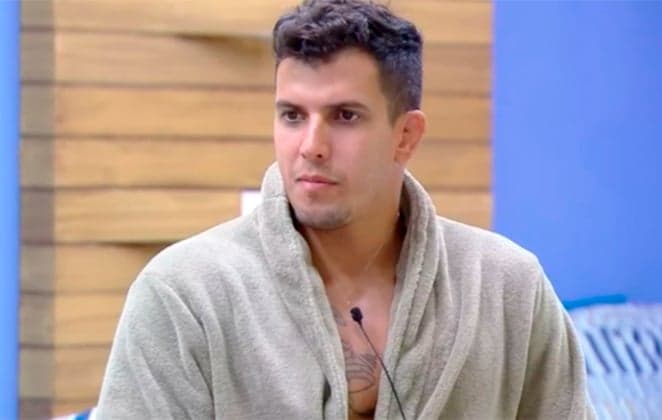 A Fazenda: Sertanejo revela que já paquerou a cantora Thaeme: "peguei o contato dela e a gente ficou conversando"