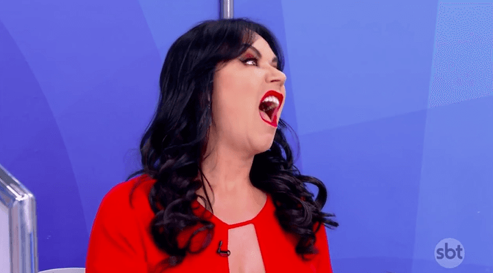 Apresentadora é chamada de "senhora", não gosta e rebate Silvio Santos no SBT