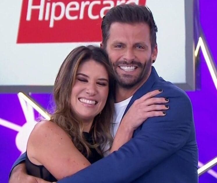 Henri Castelli surpreende Rebeca Abravanel e faz convite