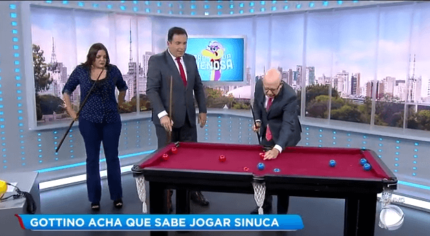 Ganhando fácil da Globo no ibope, apresentadores da Record jogam até sinuca no ar