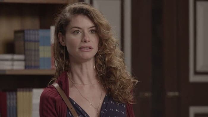 Espelho da Vida: Isabel flagra conversa comprometedora de Cris