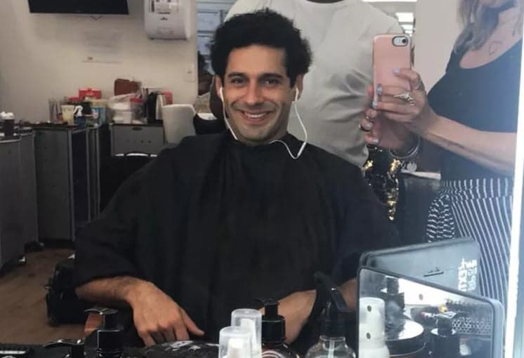 João Baldasserini muda de visual para viver irmão de Emílio e choca com aparência