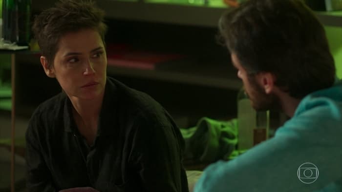 Segundo Sol: Karola apunhala Beto e Valentim e ajuda Laureta