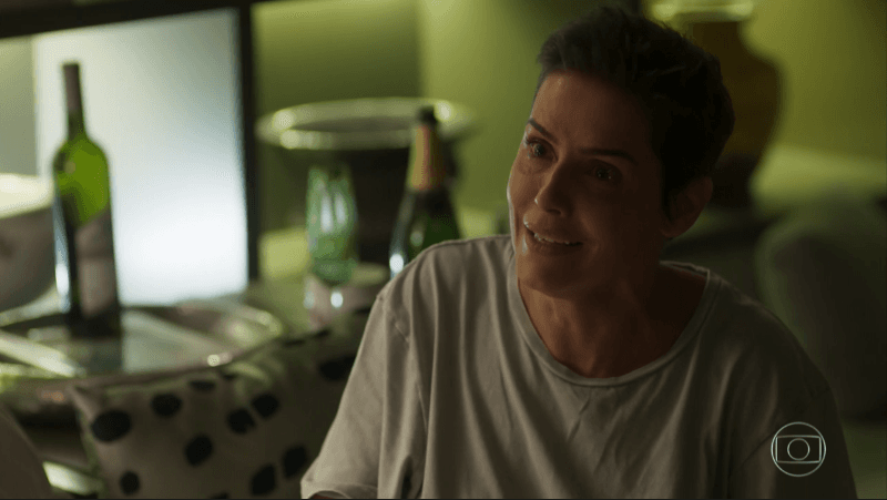 Karola (Deborah Secco) em Segundo Sol (Foto: Reprodução/Globo) Karola (Deborah Secco) em Segundo Sol (Foto: Reprodução/Globo)