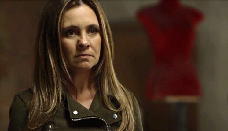 Segundo Sol: Covardemente, Laureta ameaça acabar com a vida de Remy e Beto