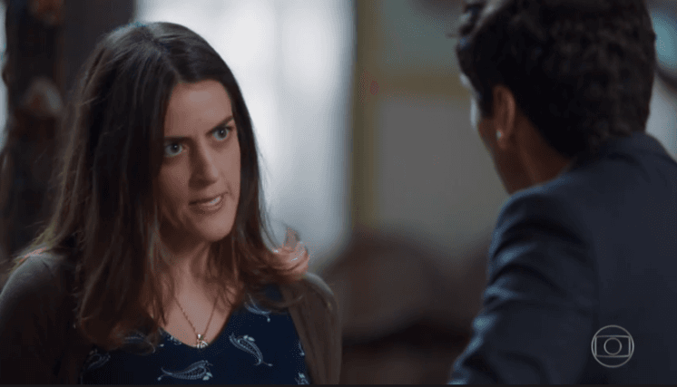 Espelho da Vida: Lenita faz fofoca e deixa Marcelo em choque