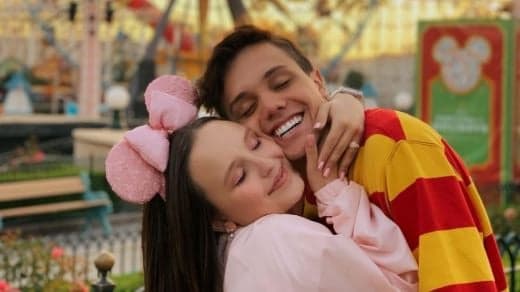 Larisssa Manoela faz grande declaração para o namorado e arranca elogios