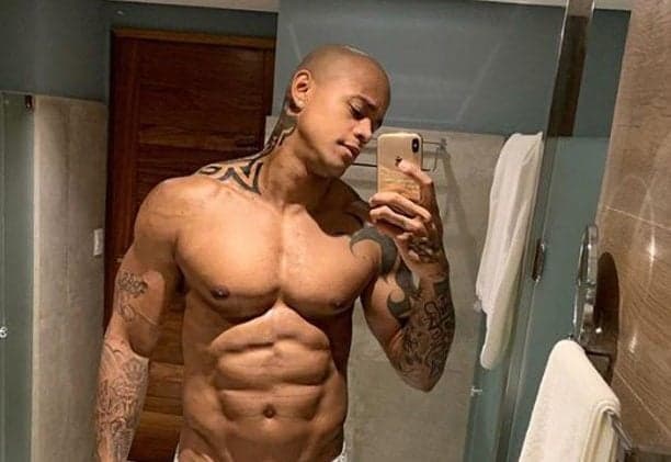 Léo Santana é visto de cueca e volume chama atenção: “tamanho GG” Léo Santana é visto de cueca e volume chama atenção: “tamanho GG”