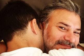 Após casamento com Leandro Fonseca, Leonardo Vieira passa por mudança no visual e choca com transformação