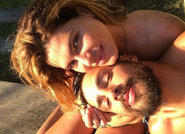 Namorada Cauã Reymond, Mariana Goldfarb muda o visual, fica irreconhecível e ganha elogios de internet