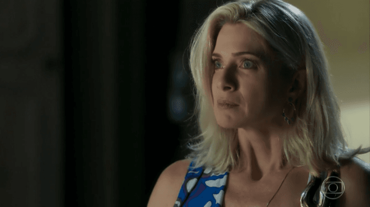 O Sétimo Guardião: Marilda é chantageada e obrigada a encontrar pedreiro nua no meio do mato