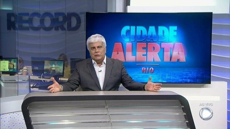 Saiba o estado de saúde do apresentador Wagner Montes, internado após infecção