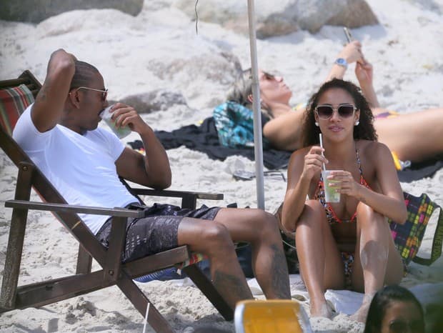 Nego do Borel curte praia no Rio (Foto: AgNews) Nego do Borel curte praia no Rio (Foto: AgNews)
