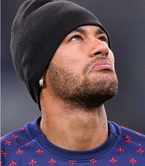 Mascarado, Neymar Jr faz dancinha para divulgar funk proibidão que é sucesso no Brasil