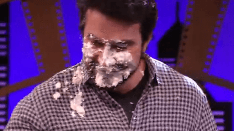 Sem saber, Padre Fábio de Melo é surpreendido e leva torta na cara em programa de TV