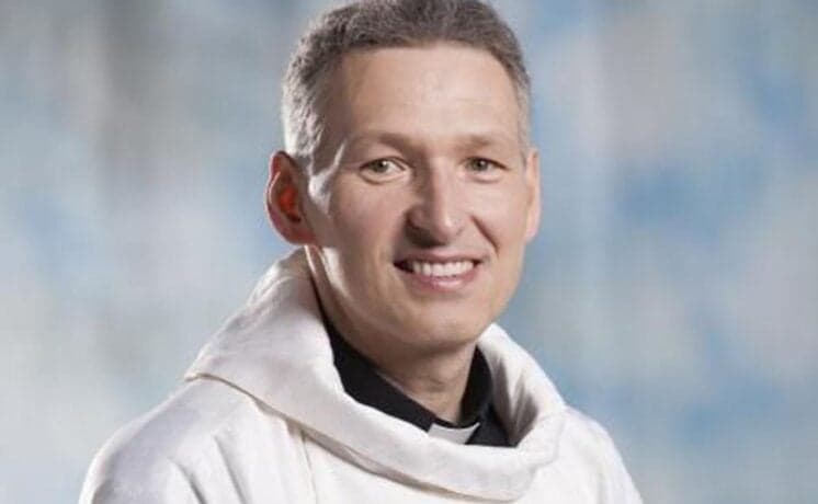 Escritora processa Padre Marcelo Rossi e Globo pedindo o valor astronômico de 50 milhões em indenização