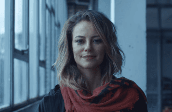 Paolla Oliveira choca ao soltar a voz em clipe e revela se vai virar cantora; veja o vídeo
