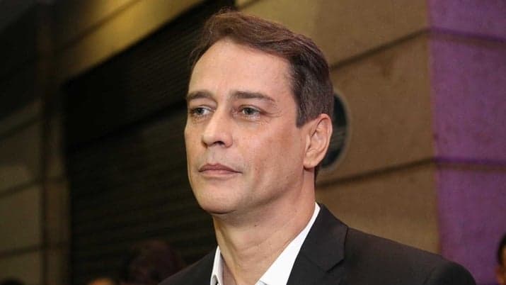 Marcello Antony parabeniza filho por 16 anos e foto chama a atenção dos internautas por detalhe emocionante