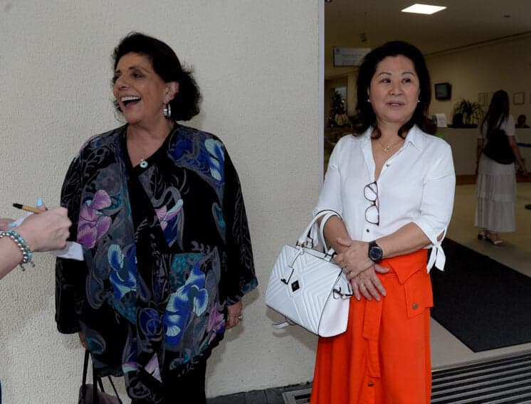 Mãe e sogra de Sabrina Sato são entrevistadas, revelam momentos de tensão e parto pode demorar