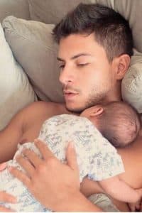 Arthur Aguiar com sua filha Sophia. (Foto: Reprodução) Arthur Aguiar com sua filha Sophia. (Foto: Reprodução)