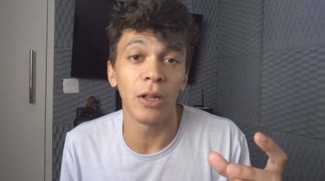 O youtuber Júlio Cocielo (Foto: Reprodução/YouTube) O youtuber Júlio Cocielo (Foto: Reprodução/YouTube)