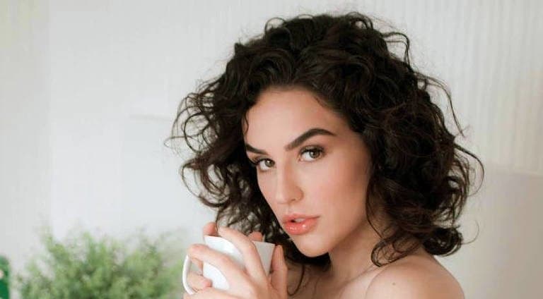 Após novela na Globo, Kéfera sensualiza em publicação, mostra seios e fãs disparam: "Mulherão da po**a"