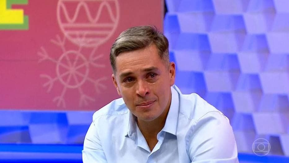 Emocionado, Ivan Moré não se segura e chora ao vivo no Globo Esporte ao lembrar da morte do pai