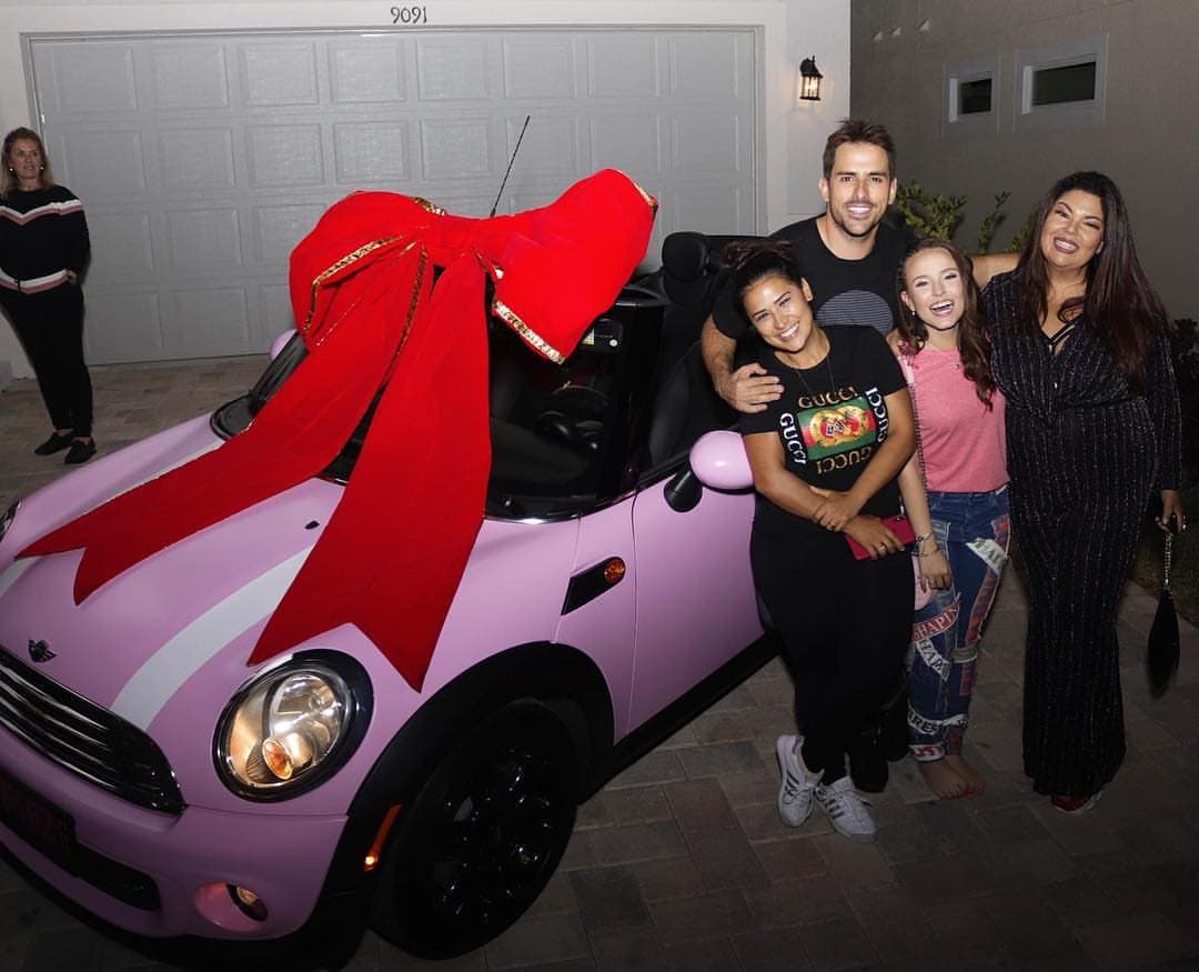 Larissa Manoela com o amigo que lhe deu o carro, Rodrigo Branco, Simaria e Fabiana Karla (Foto: Reprodução/Instagram) Larissa Manoela com o amigo que lhe deu o carro, Rodrigo Branco, Simaria e Fabiana Karla (Foto: Reprodução/Instagram)