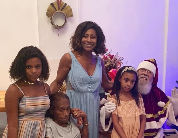 Gloria Maria perde a paciência, dá resposta atravessada em seguidora e dispara: "cuide de sua vida"