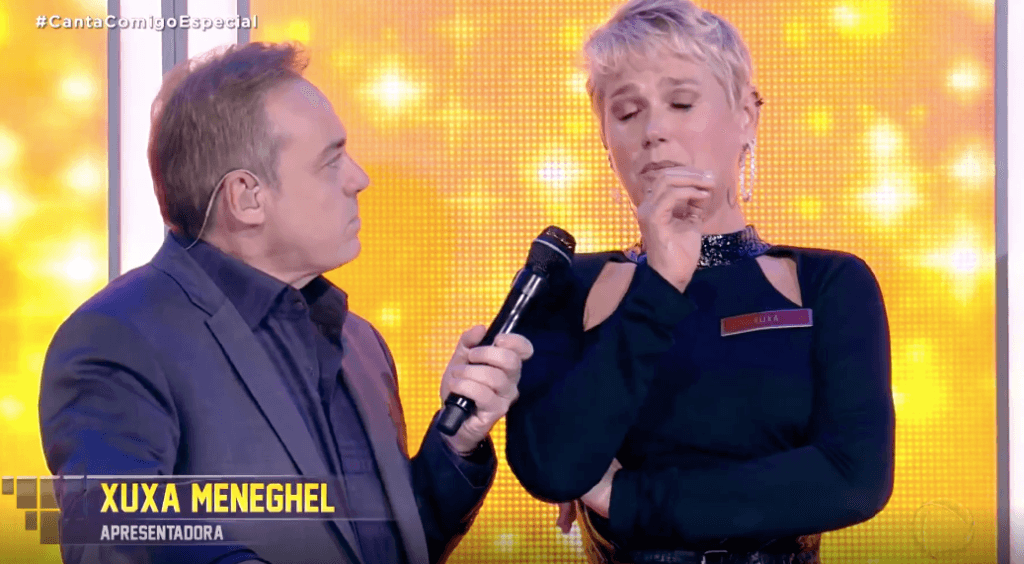 Após briga feia e processo, Gugu encara Xuxa de frente e loira vai aos prantos com homenagem no Canta Comigo