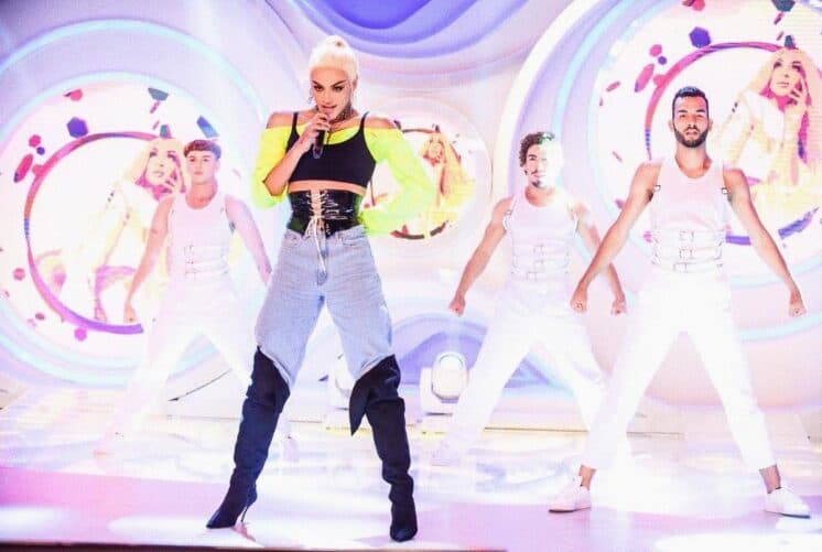 Após homenagem a Bolsonaro, SBT abre as portas a Pabllo Vittar e internet fica em choque