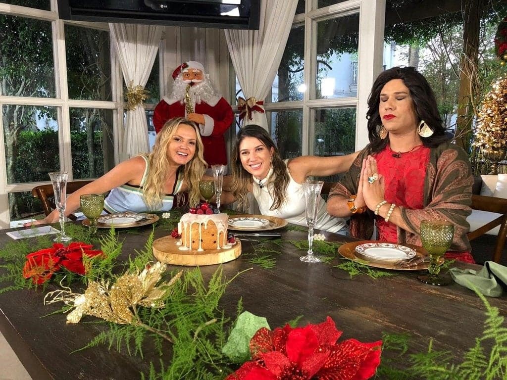 Larissa Manoela e Rebeca Abravanel participam do programa Eliana especial de Natal no SBT