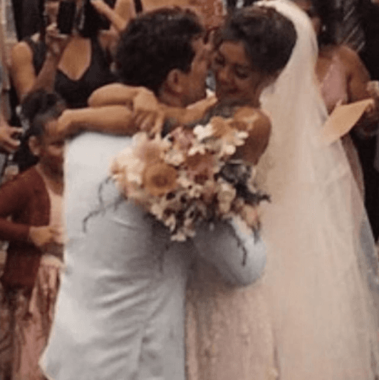 Sophie Charlotte comemora "bodas" com Daniel de Oliveira: 'Um amor dourado que me fortalece'