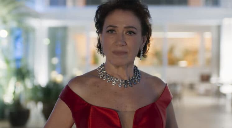 O Sétimo Guardião: Sem limites, Valentina ataca Olavo e dá tesouradas na barriga do empresário