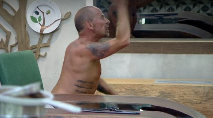 A Fazenda: Rafael Ilha fica inconformado com a roça e ataca Evandro Santo