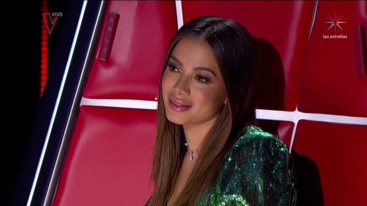 Após ser detonada no The Voice México, fãs de Anitta fazem campanha nas redes sociais para defendê-la