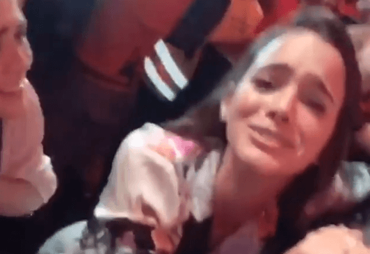 Bruna Marquezine surta em show de Sandy: 'Ela é perfeita'