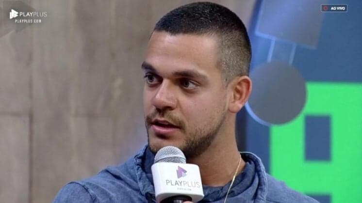 Caique Aguiar abre o jogo sobre o romance com Fernanda Lacerda fora de A Fazenda e fala de Silvio Santos